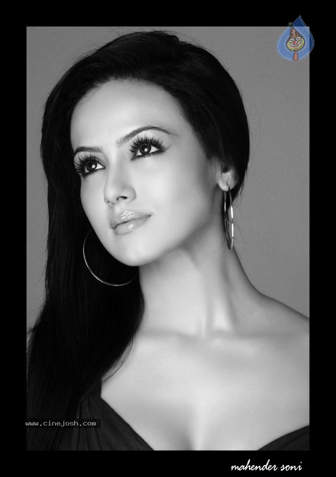 Sana Khan Hot Photos - 28 / 41 photos