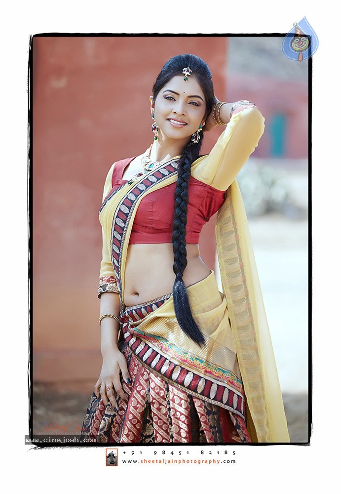 Sanchita Padukone Spicy Photos - 12 / 25 photos