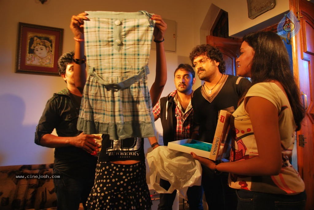 Sandatlo Sademiya Movie Hot Stills - 22 / 85 photos