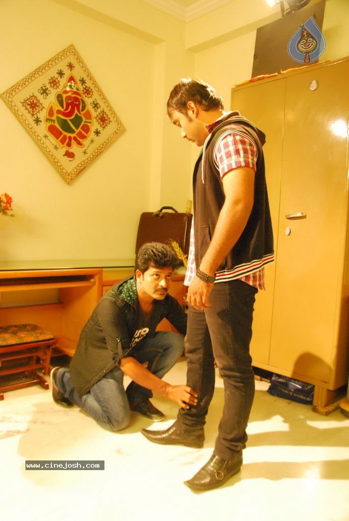 Sandatlo Sademiya Movie Hot Stills - 25 / 85 photos