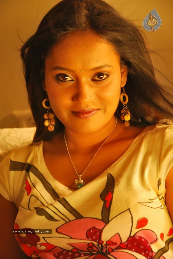 Sandatlo Sademiya Movie Hot Stills - 30 / 85 photos