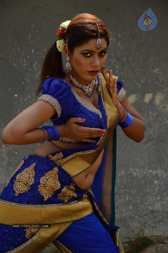 Sandhithathum Sindhithathum Tamil Movie Hot Stills - 1 / 63 photos