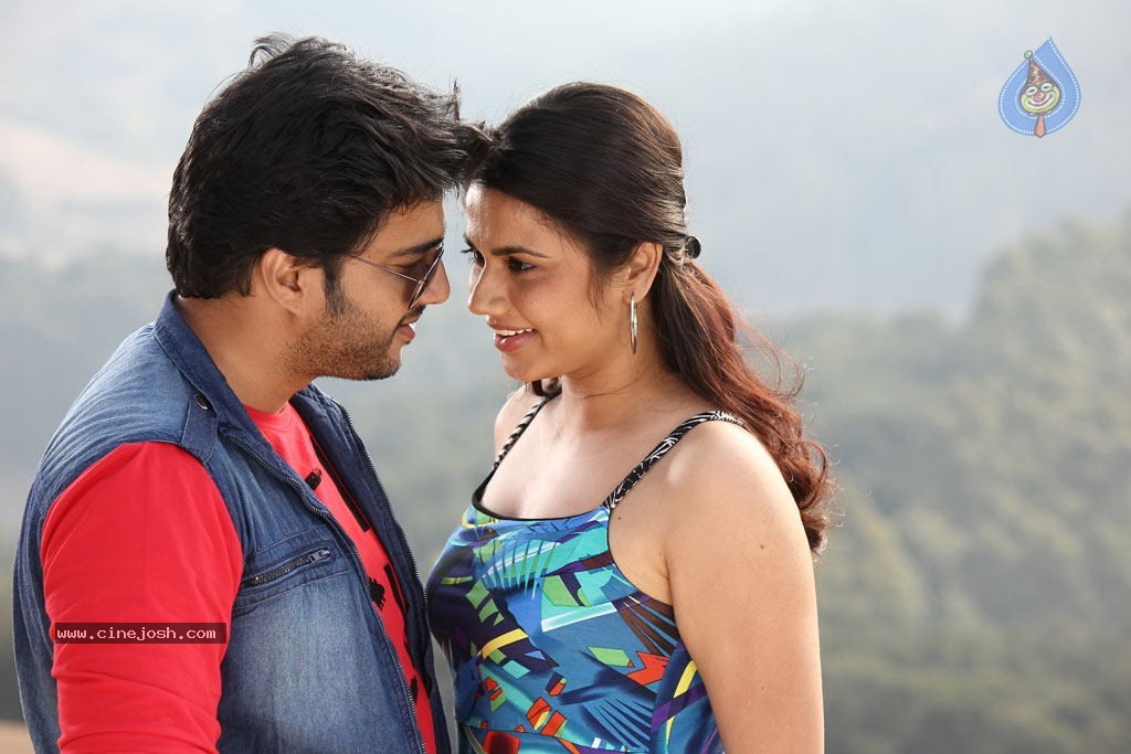 Sandhithathum Sindhithathum Tamil Movie Hot Stills - 6 / 63 photos
