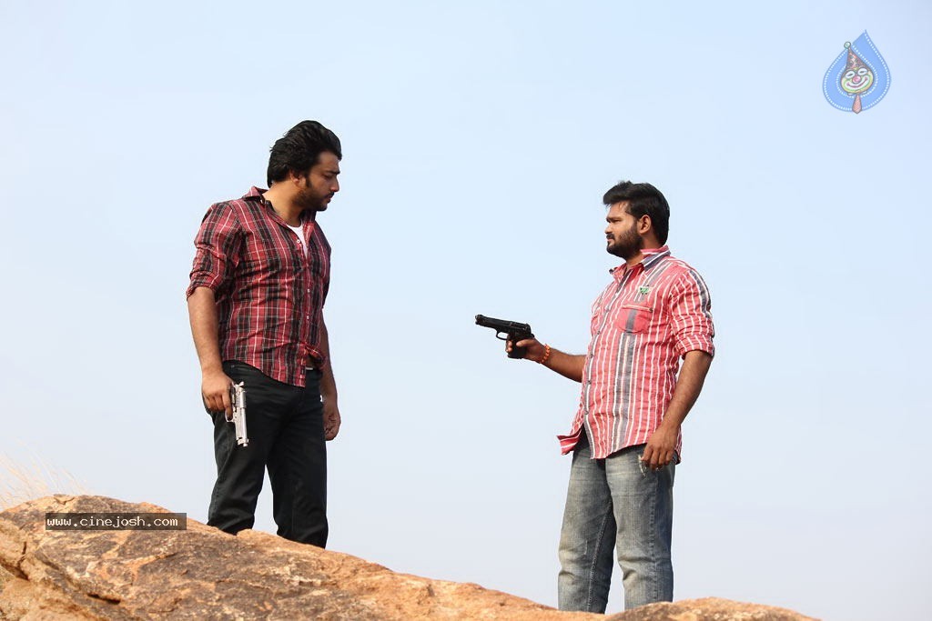 Sandhithathum Sindhithathum Tamil Movie Hot Stills - 11 / 63 photos