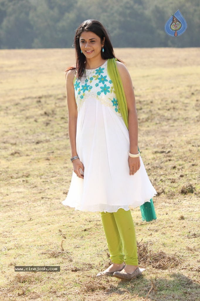 Sandhithathum Sindhithathum Tamil Movie Hot Stills - 19 / 63 photos