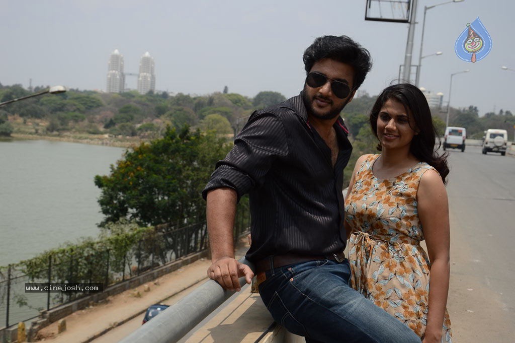 Sandhithathum Sindhithathum Tamil Movie Hot Stills - 20 / 63 photos
