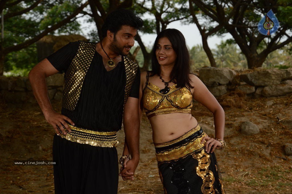 Sandhithathum Sindhithathum Tamil Movie Hot Stills - 24 / 63 photos