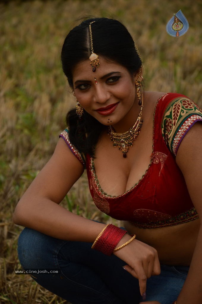 Sandhithathum Sindhithathum Tamil Movie Hot Stills - 36 / 63 photos