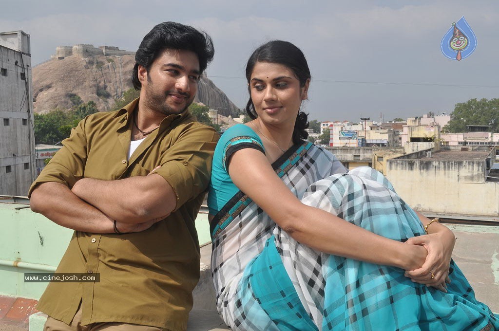 Sandhithathum Sindhithathum Tamil Movie Hot Stills - 37 / 63 photos