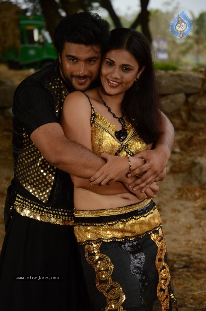 Sandhithathum Sindhithathum Tamil Movie Hot Stills - 43 / 63 photos