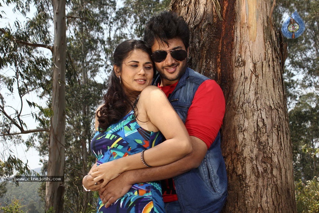 Sandhithathum Sindhithathum Tamil Movie Hot Stills - 51 / 63 photos