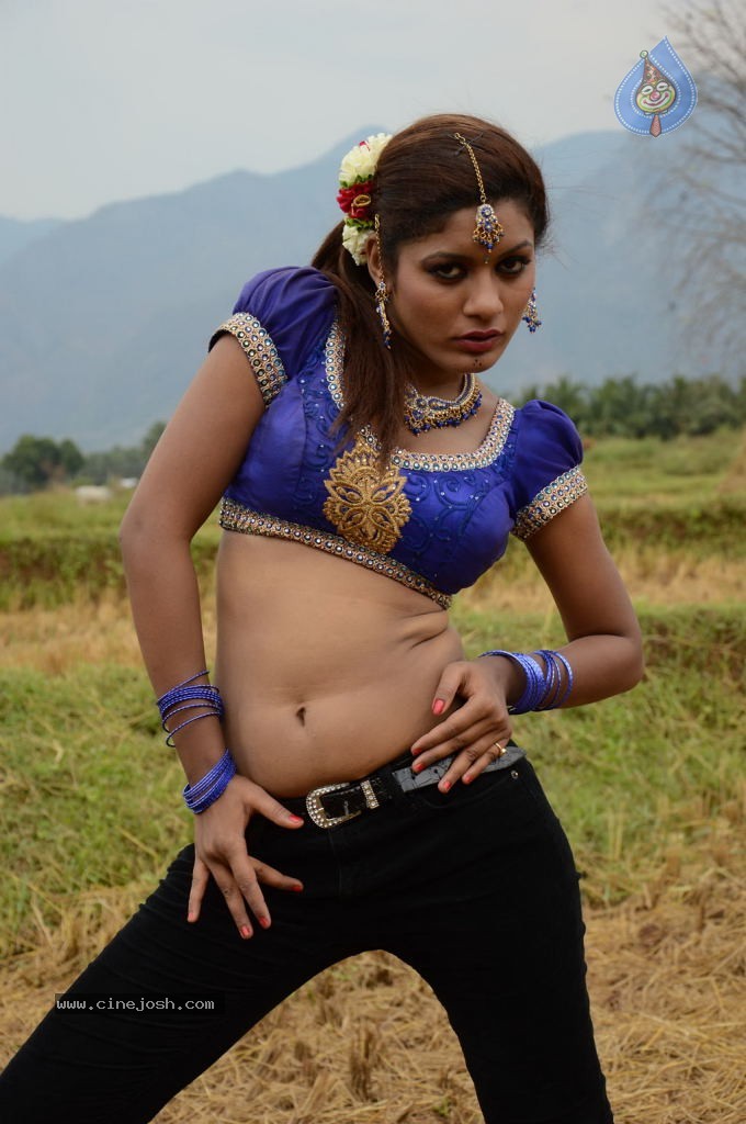 Sandhithathum Sindhithathum Tamil Movie Hot Stills - 53 / 63 photos
