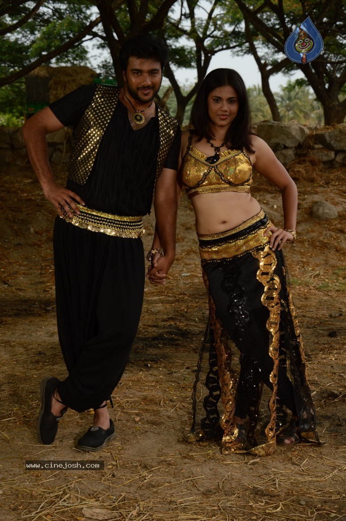 Sandhithathum Sindhithathum Tamil Movie Hot Stills - 54 / 63 photos