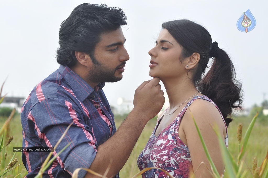 Sandhithathum Sindhithathum Tamil Movie Hot Stills - 57 / 63 photos