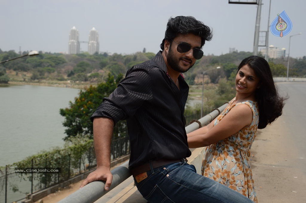 Sandhithathum Sindhithathum Tamil Movie Hot Stills - 59 / 63 photos