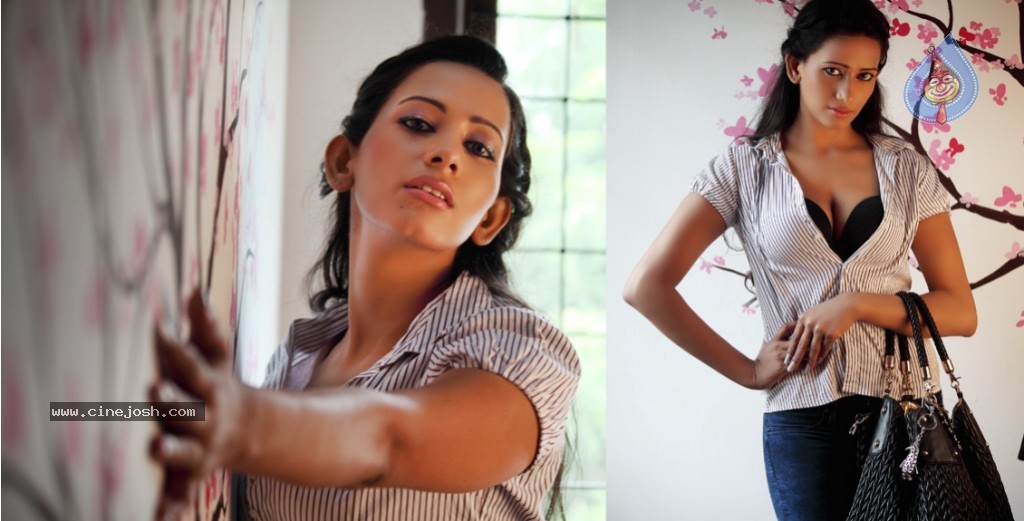 Sanjana Singh Spicy Stills - 10 / 39 photos
