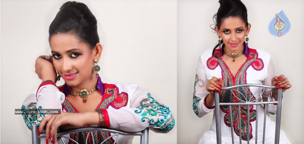 Sanjana Singh Spicy Stills - 12 / 39 photos