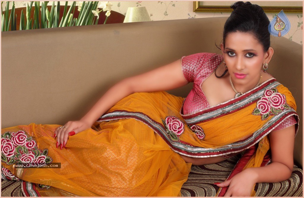 Sanjana Singh Spicy Stills - 35 / 39 photos