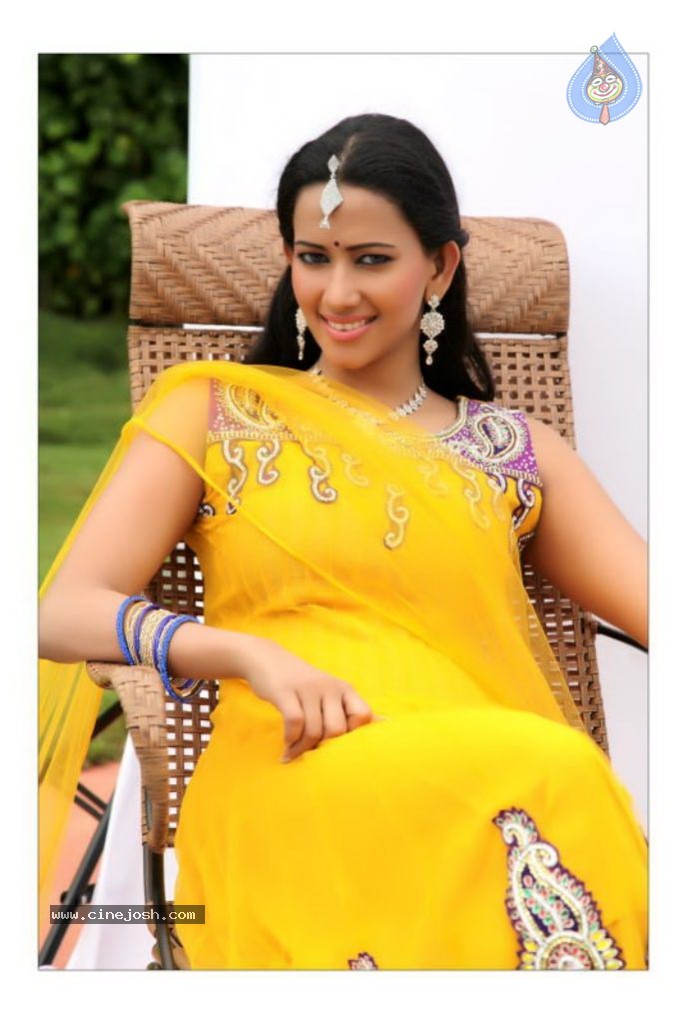 Sanjana Singh Spicy Stills - 38 / 39 photos