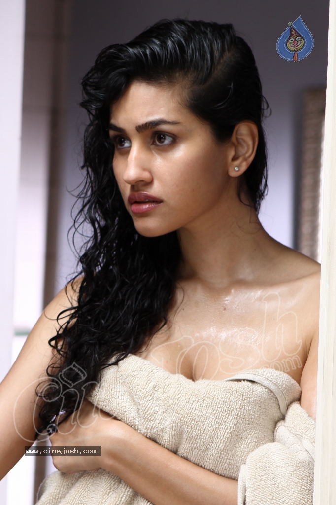 Anjali Lavania Hot Photos - 37 / 68 photos