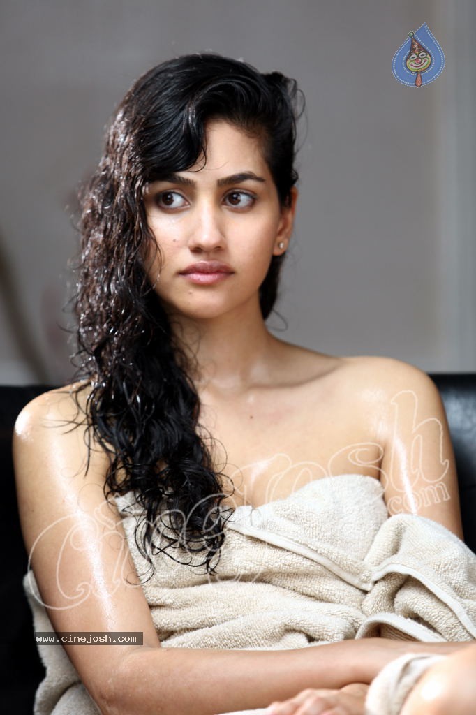 Anjali Lavania Hot Photos - 38 / 68 photos