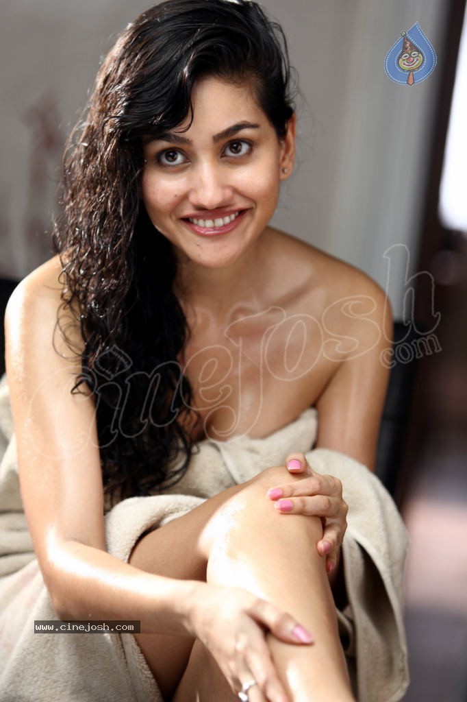 Anjali Lavania Hot Photos - 42 / 68 photos