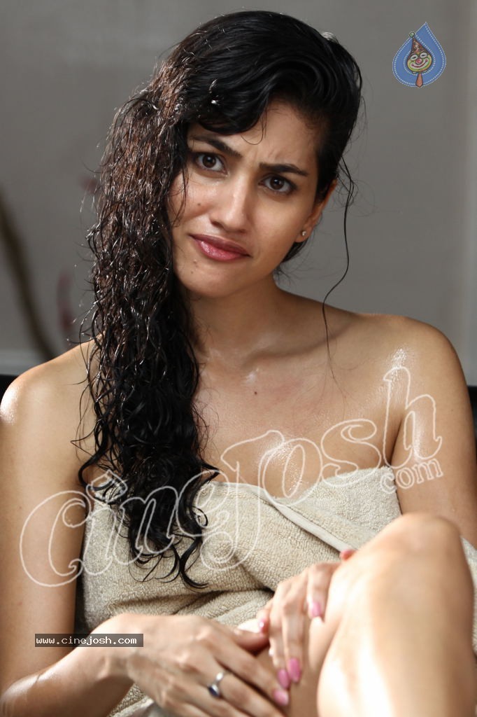 Anjali Lavania Hot Photos - 50 / 68 photos