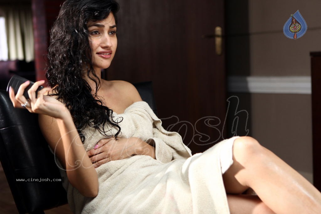 Anjali Lavania Hot Photos - 55 / 68 photos