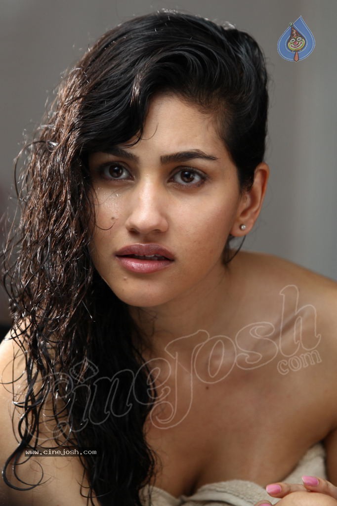 Anjali Lavania Hot Photos - 67 / 68 photos