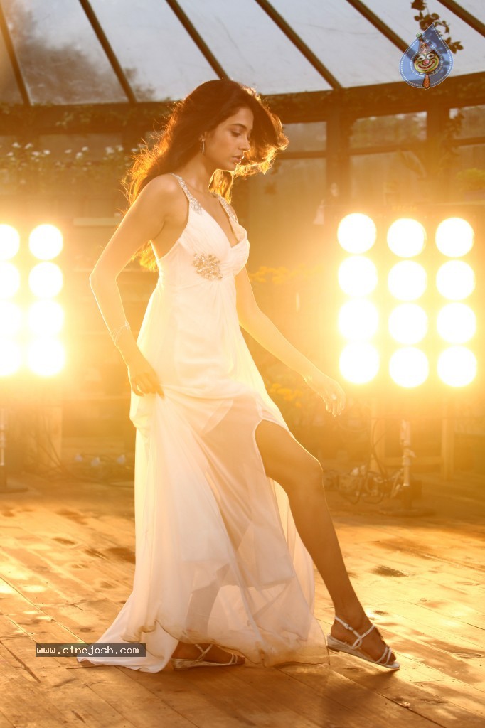 Sarah Jane Dias Hot Stills - 53 / 86 photos