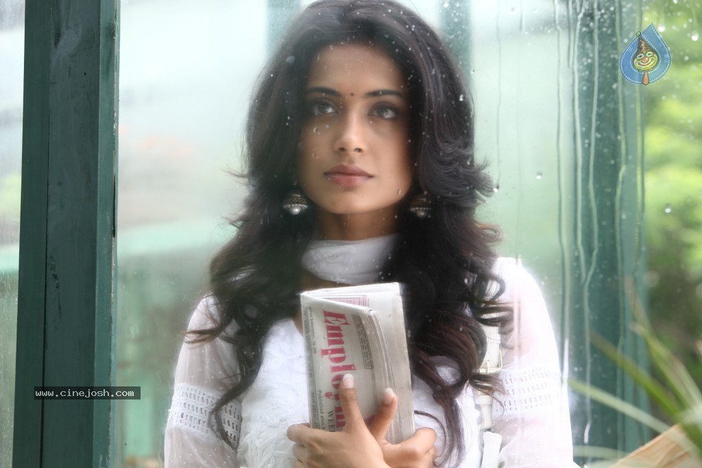 Sarah Jane Dias Hot Stills - 73 / 86 photos