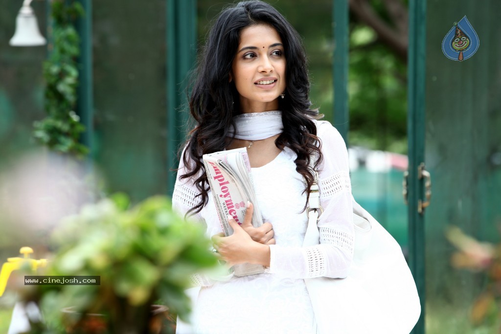 Sarah Jane Dias Hot Stills - 86 / 86 photos