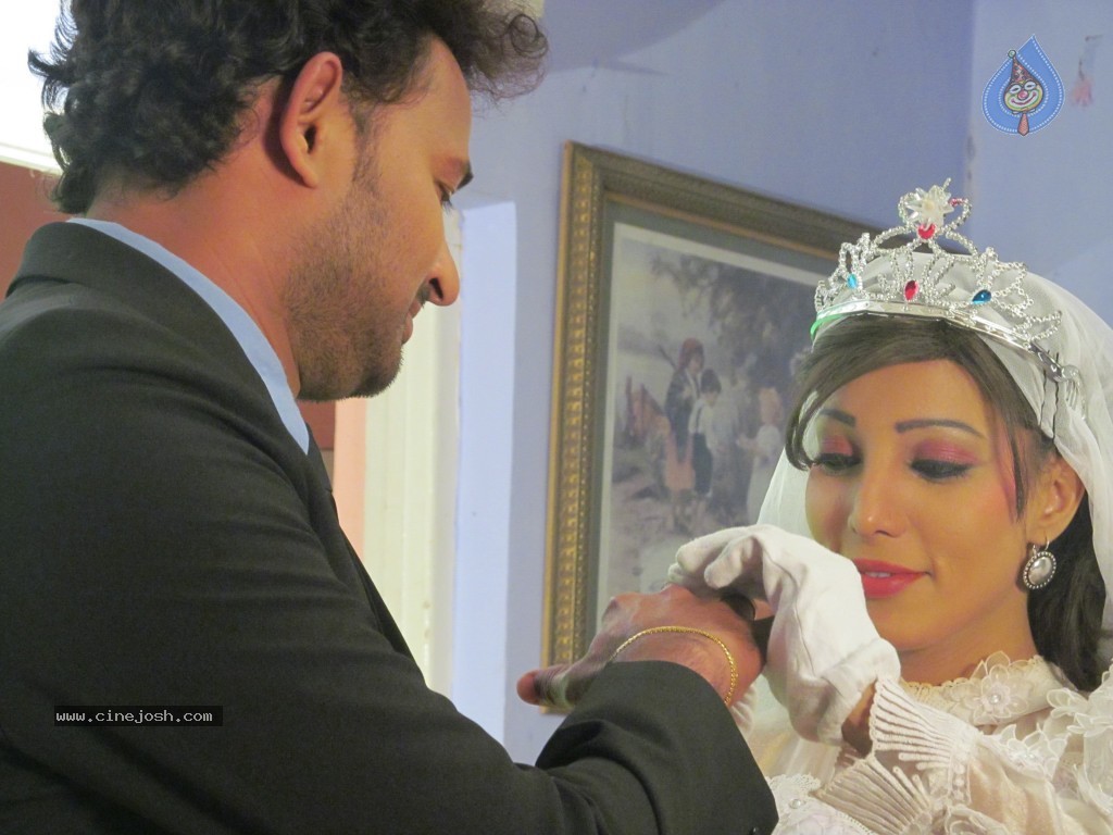 Sarena Movie New Hot Stills - 16 / 100 photos