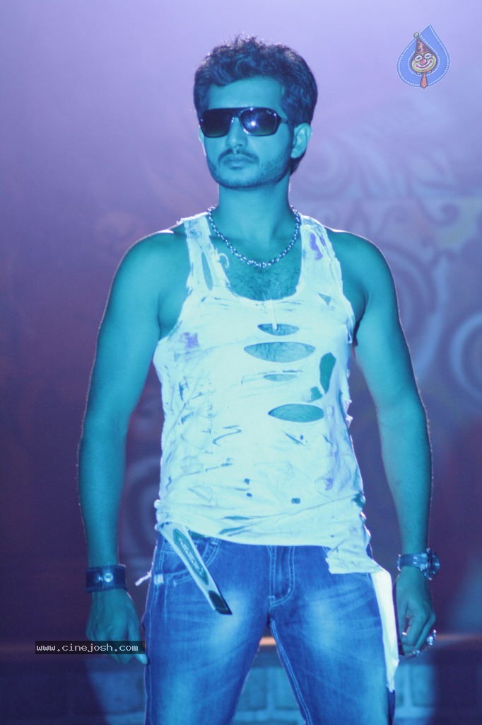 Sasesham Movie Spicy Stills - 23 / 79 photos