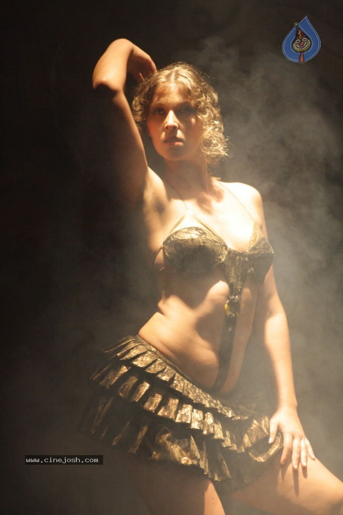 Sasesham Movie Spicy Stills - 4 / 50 photos