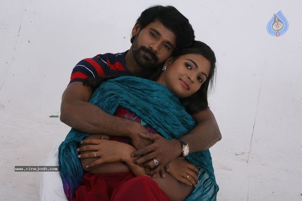 Sathiram Perundhu Nilayam Tamil Movie Hot Stills - 14 / 46 photos
