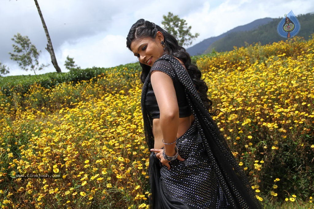 Sathiram Perundhu Nilayam Tamil Movie Hot Stills - 30 / 46 photos