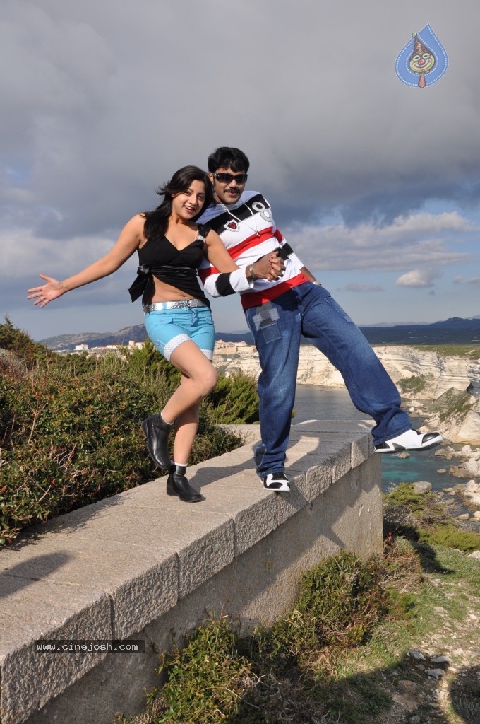 Scam Movie Hot gallery - 62 / 89 photos