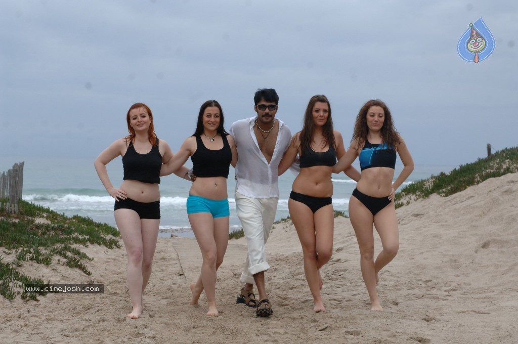 Scam Movie Hot gallery - 63 / 89 photos
