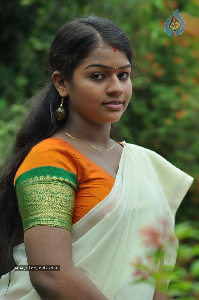 Selathuponnu Tamil Movie Hot Stills - 10 / 40 photos