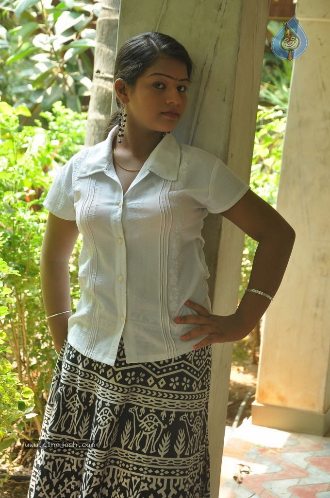 Selathuponnu Tamil Movie Hot Stills - 16 / 40 photos