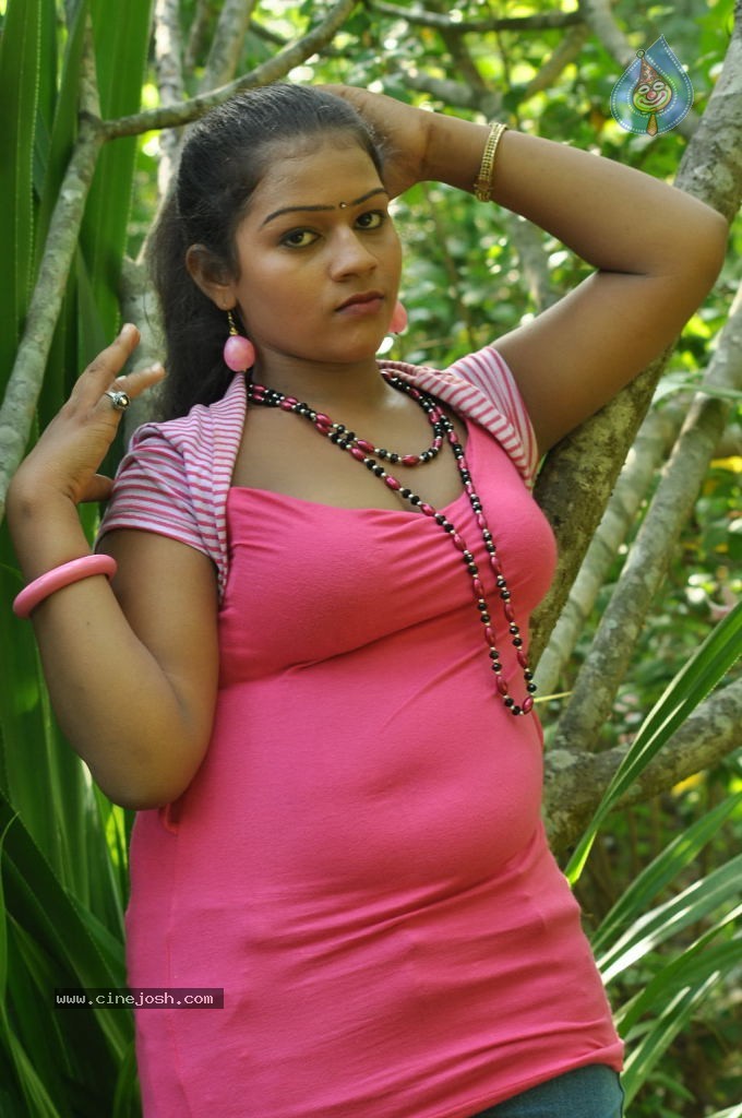 Selathuponnu Tamil Movie Hot Stills - 22 / 40 photos