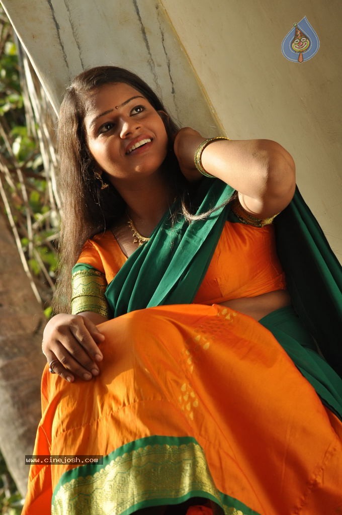 Selathuponnu Tamil Movie Hot Stills - 28 / 40 photos