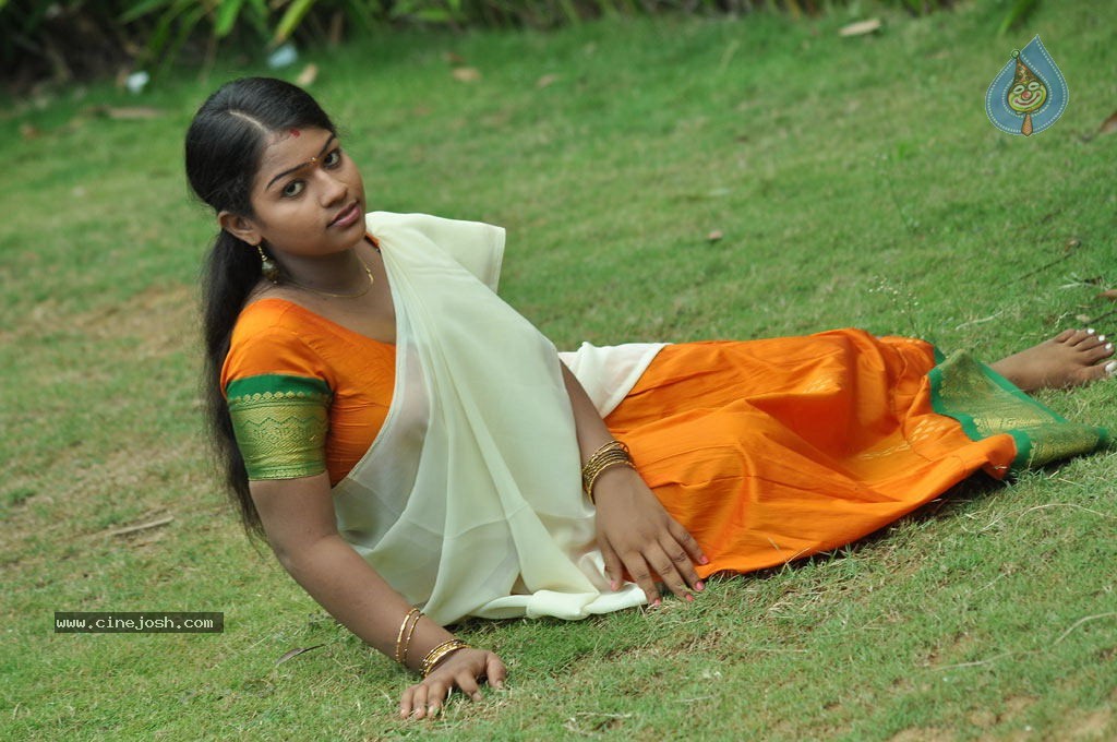 Selathuponnu Tamil Movie Hot Stills - 31 / 40 photos