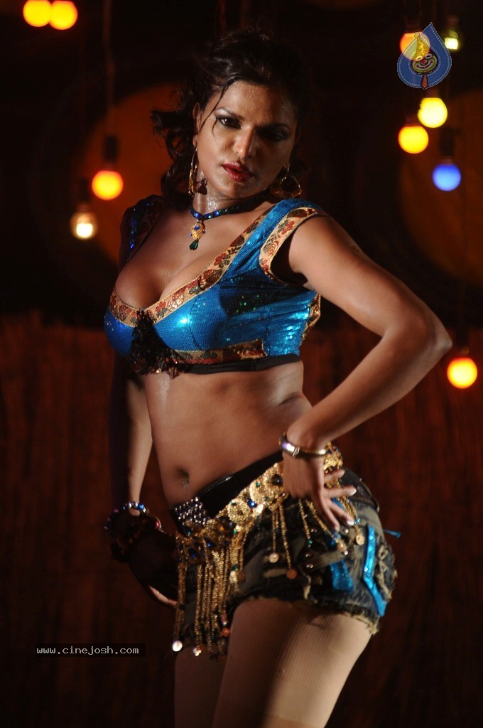 Shalini Naidu Spicy Stills - 60 / 98 photos