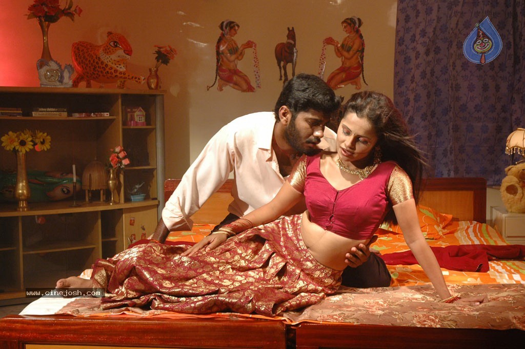 Shankar Oor Rajapalayam Tamil Movie Hot Stills - 45 / 46 photos