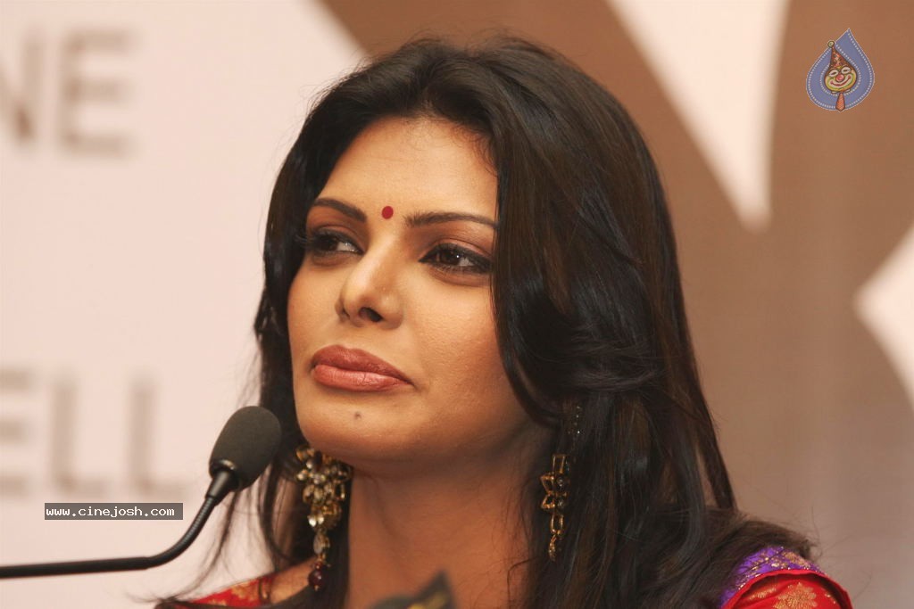Sherlyn Chopra Hot Stills - 12 / 30 photos