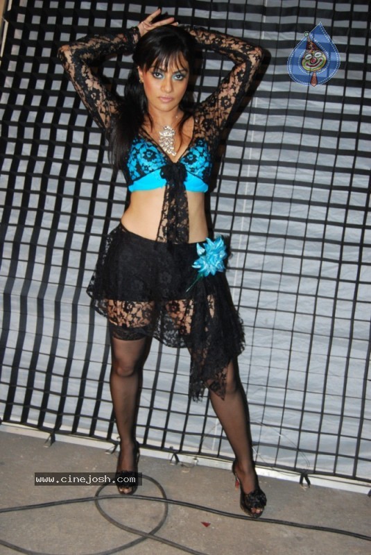 Shikha Puri Hot n Spicy Pics - 11 / 30 photos