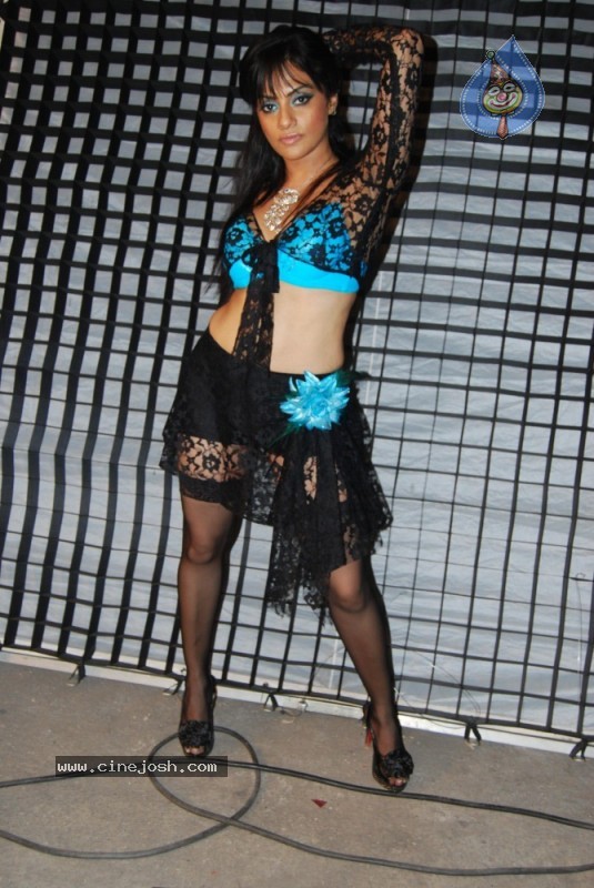Shikha Puri Hot n Spicy Pics - 25 / 30 photos
