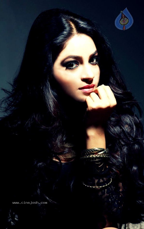 Shilpi Sharma Hot Photos - 16 / 28 photos